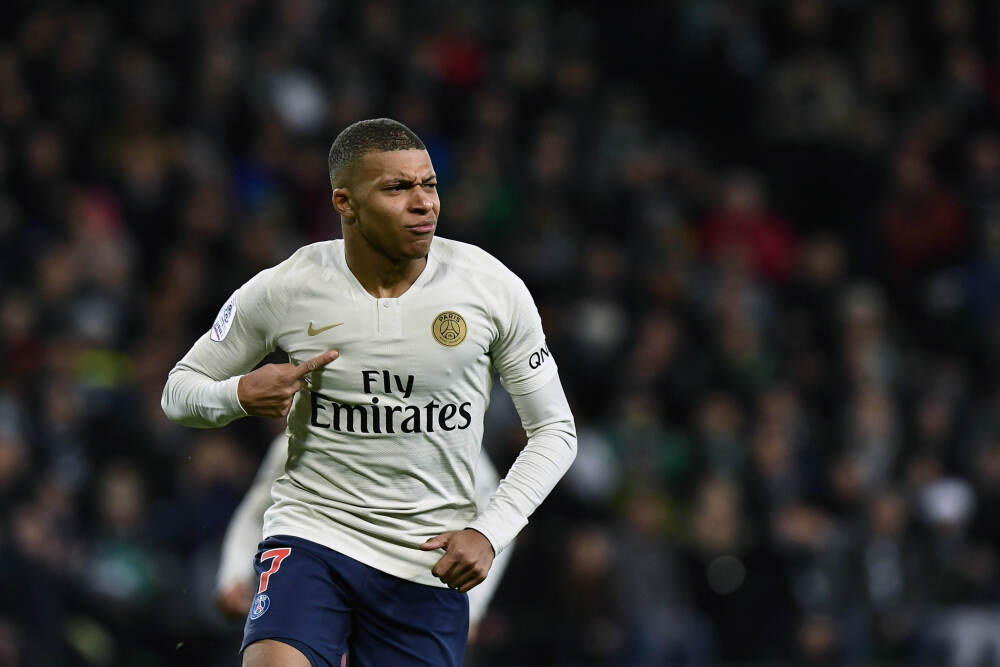 加州洛杉矶发生山火 部分道路封闭